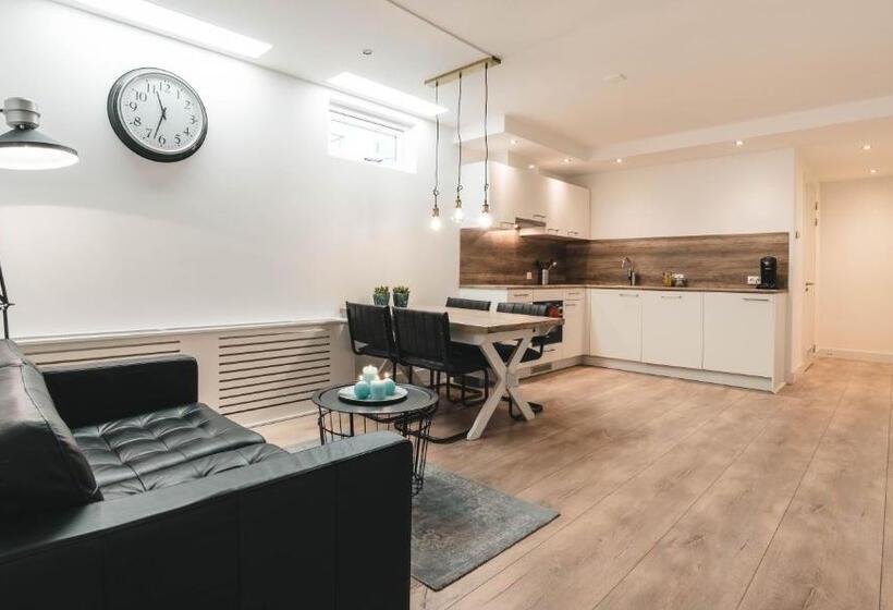 Апартаменты 2 Спальни, Familie Hotel & Apartments Alkmaar