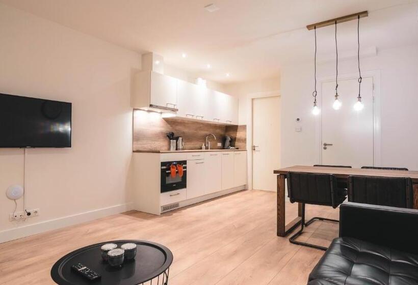 Апартаменты 2 Спальни, Familie Hotel & Apartments Alkmaar
