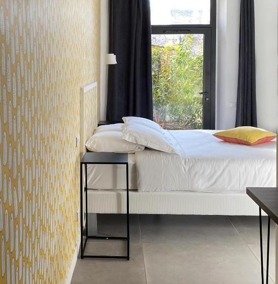 庭の見えるジュニアスイート, Paul