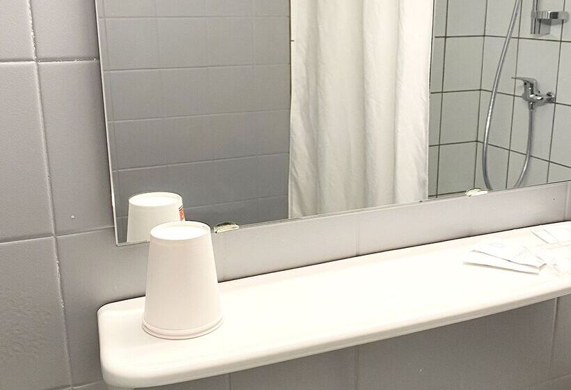 スタンダードルーム, Paul