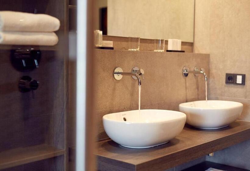 جناح, Restaurant De Wolfsberg