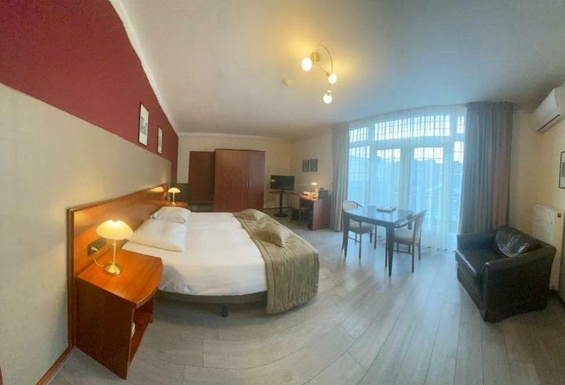 スーペリアールーム, Restaurant Hestia