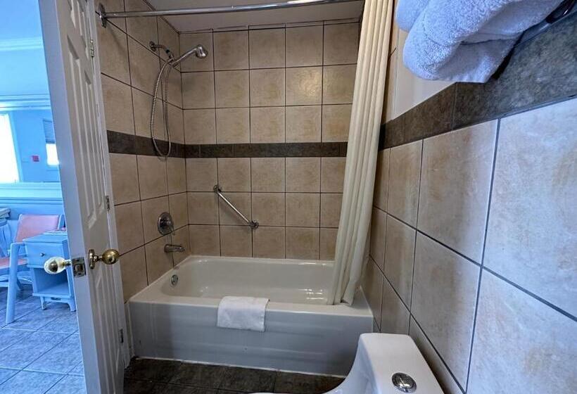 غرفه قياسيه سريرين مزدوجين, Motel Le Refuge