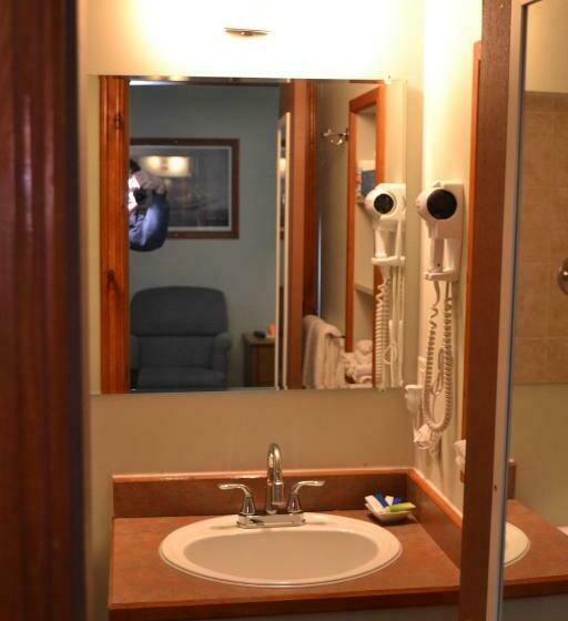 Quarto Familiar, North Star Motel
