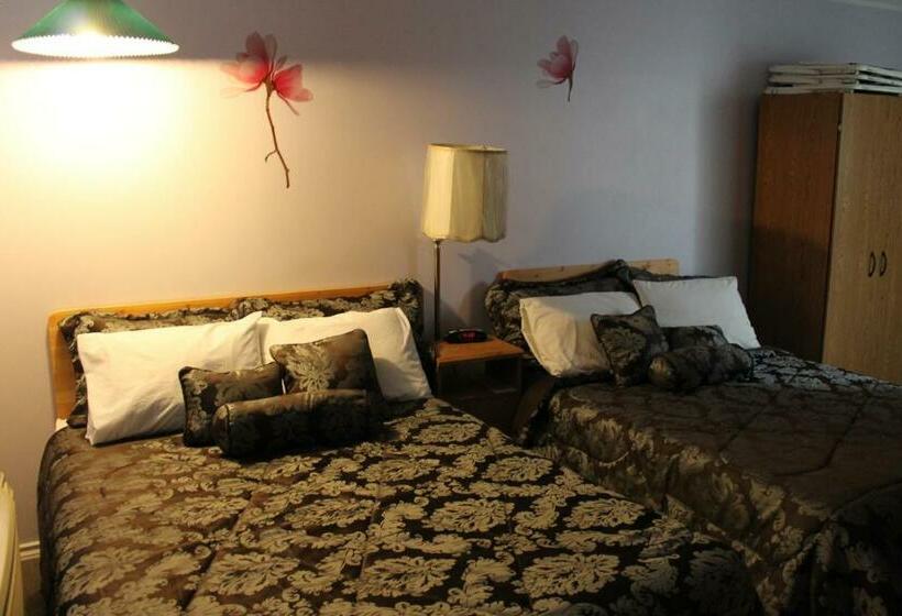 带2个双人床的标准工作室, Sage Hills Motel