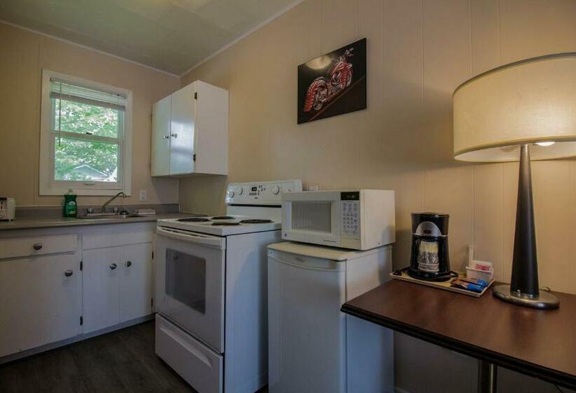 スタンダードスタジオ, The White Horse Motel