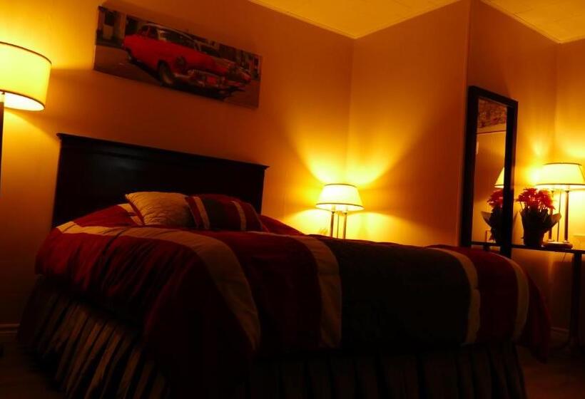 スタンダードルーム, The White Horse Motel