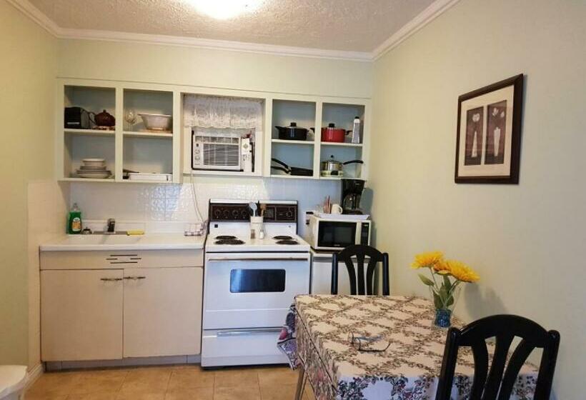 Номер Стандарт Вид на Море, Westview Centre Motel Ltd