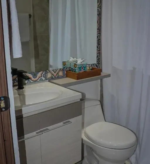 バルコニー付きスタンダードトリプルルーム, Genazzano Hotel Boutique