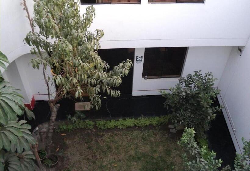 غرفة قياسية رباعية مطلة على الحديقة, Conquistadores Inn