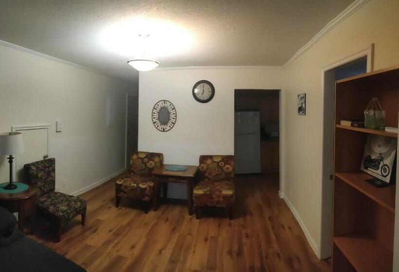 דירת שני חדרים, Black Rooster Guesthouse