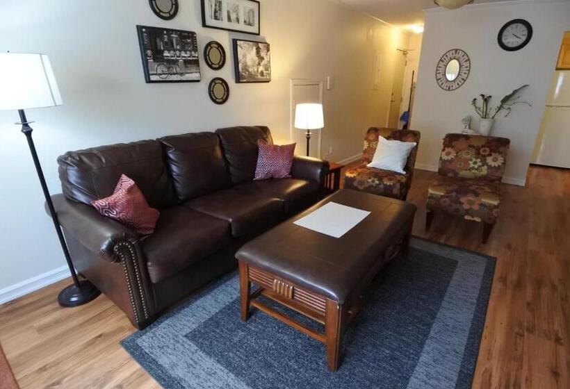 דירת שני חדרים, Black Rooster Guesthouse