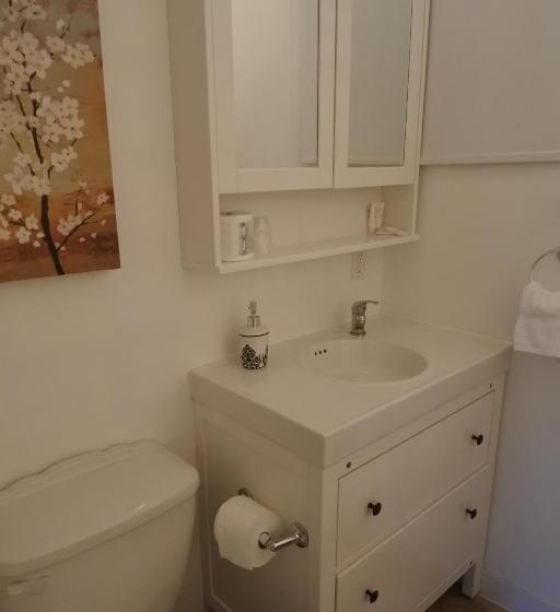 דירת חדר, Black Rooster Guesthouse