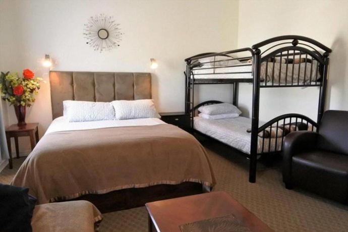 اتاق سوپریور خانوادگی, Black Rooster Guesthouse