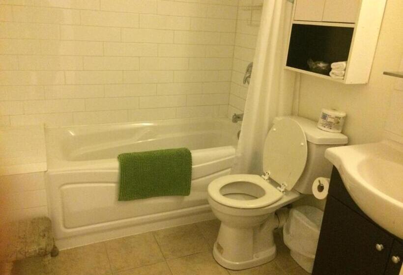 דירת חדר, Black Rooster Guesthouse