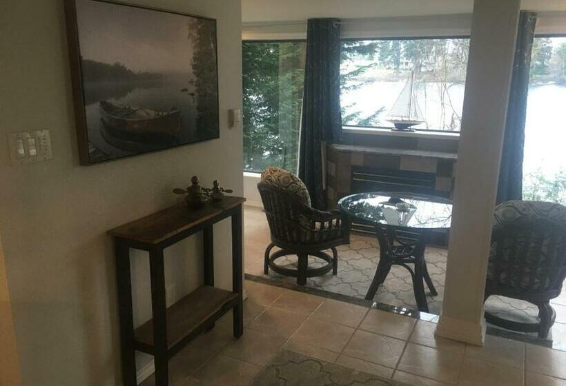 سوئیت با تخت بزرگ, Long Lake Waterfront Bed And Breakfast