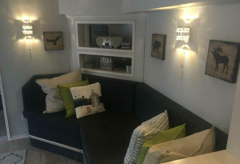 מיטת קינג בסוויטה, Long Lake Waterfront Bed And Breakfast