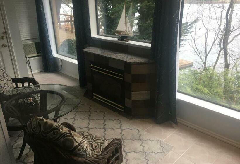 מיטת קינג בסוויטה, Long Lake Waterfront Bed And Breakfast