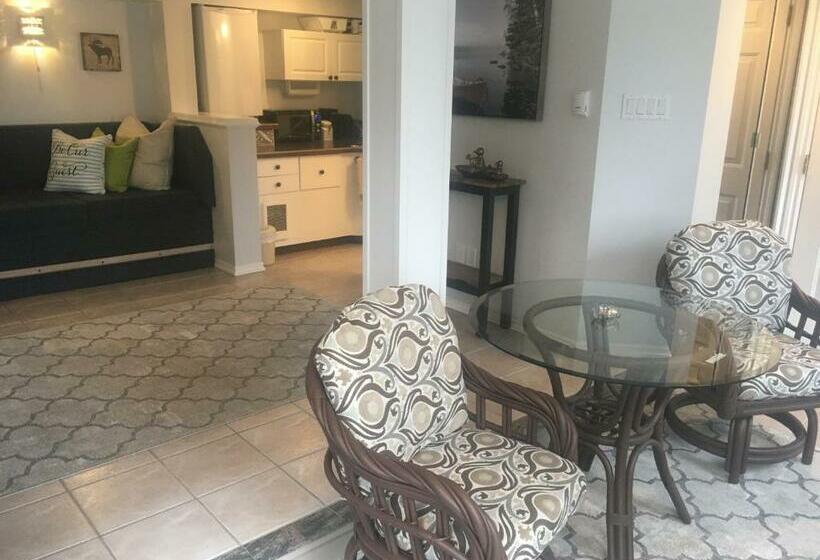 מיטת קינג בסוויטה, Long Lake Waterfront Bed And Breakfast