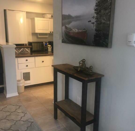 سوئیت با تخت بزرگ, Long Lake Waterfront Bed And Breakfast