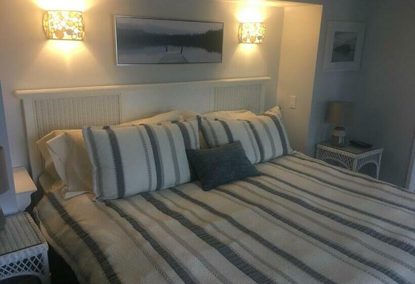 מיטת קינג בסוויטה, Long Lake Waterfront Bed And Breakfast