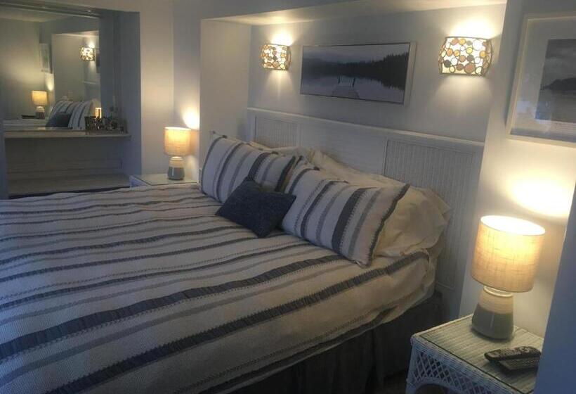 سوئیت با تخت بزرگ, Long Lake Waterfront Bed And Breakfast