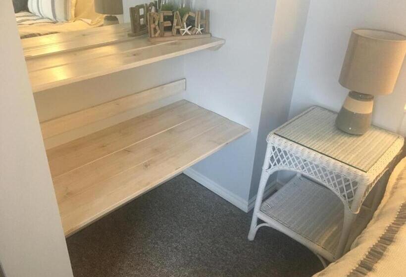 מיטת קינג בסוויטה, Long Lake Waterfront Bed And Breakfast