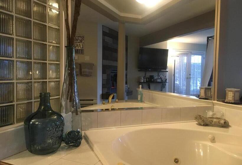 חדר דלוקס עם מיטת קינג, Long Lake Waterfront Bed And Breakfast