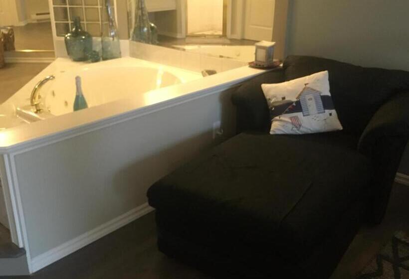 Deluxe Suite King Bed, Long Lake Waterfront Bed And Breakfast