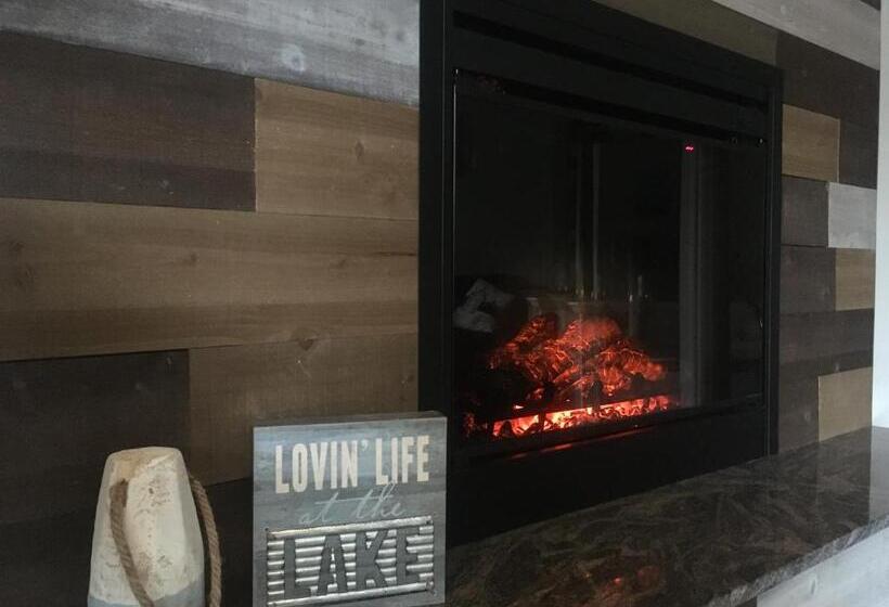 חדר דלוקס עם מיטת קינג, Long Lake Waterfront Bed And Breakfast