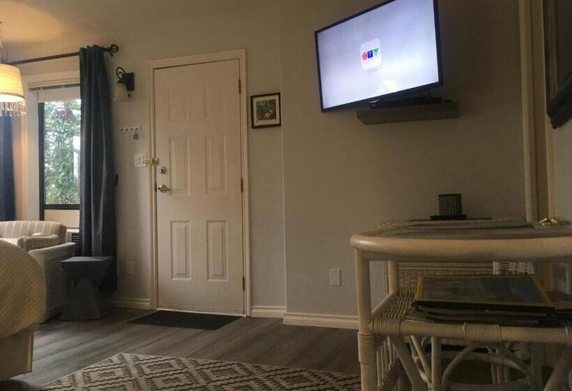 סוויטה, Long Lake Waterfront Bed And Breakfast