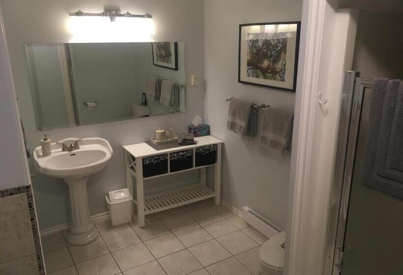 סוויטה, Long Lake Waterfront Bed And Breakfast