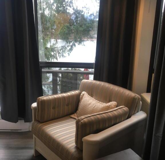 סוויטה, Long Lake Waterfront Bed And Breakfast