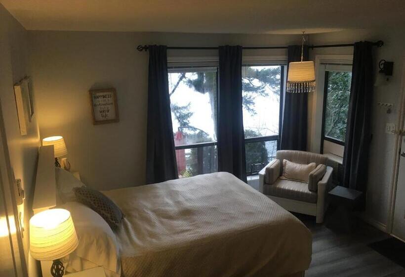 سوییت, Long Lake Waterfront Bed And Breakfast