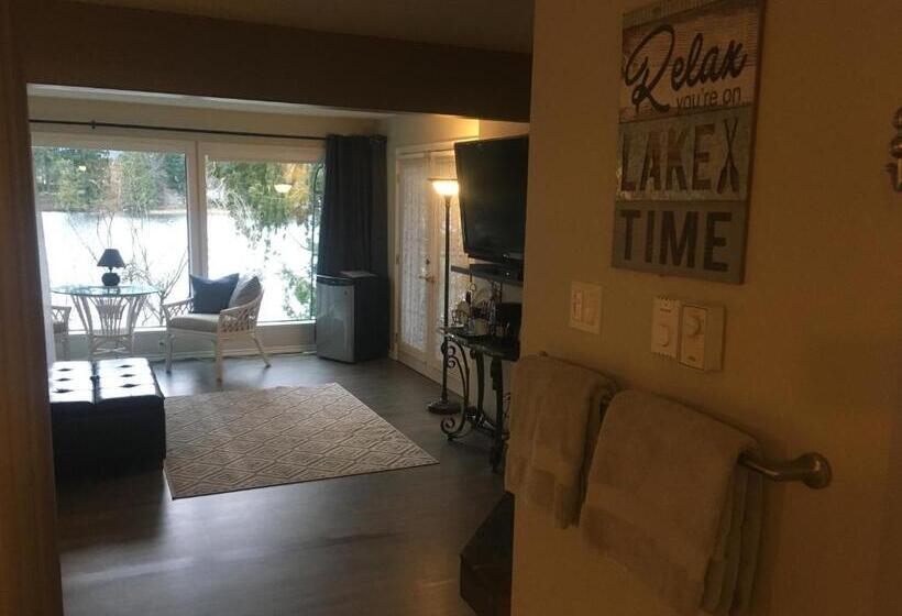 חדר דלוקס עם מיטת קינג, Long Lake Waterfront Bed And Breakfast
