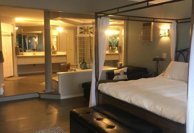 חדר דלוקס עם מיטת קינג, Long Lake Waterfront Bed And Breakfast