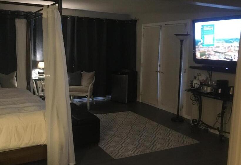 חדר דלוקס עם מיטת קינג, Long Lake Waterfront Bed And Breakfast