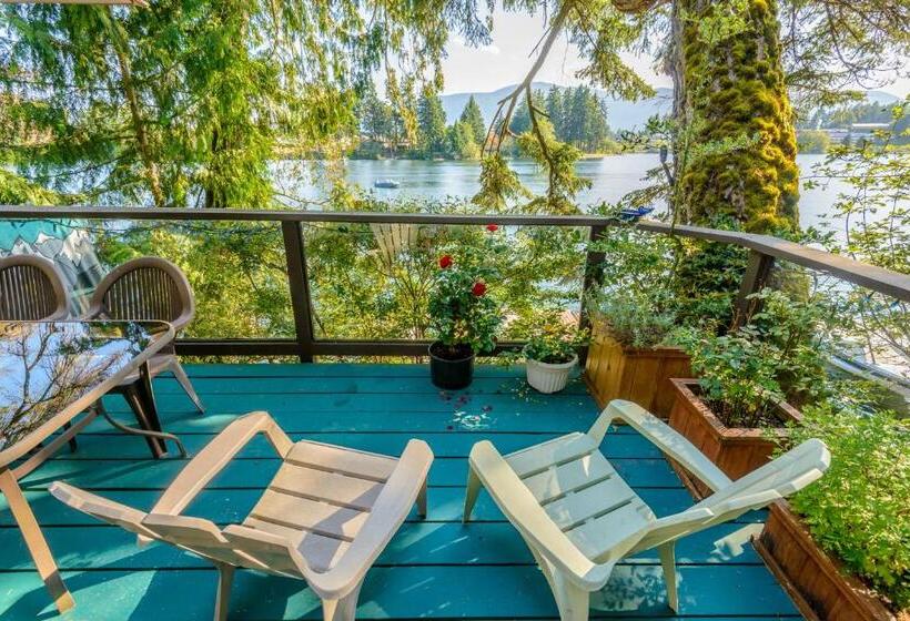 Deluxe Suite King Bed, Long Lake Waterfront Bed And Breakfast