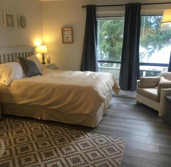 סוויטה, Long Lake Waterfront Bed And Breakfast