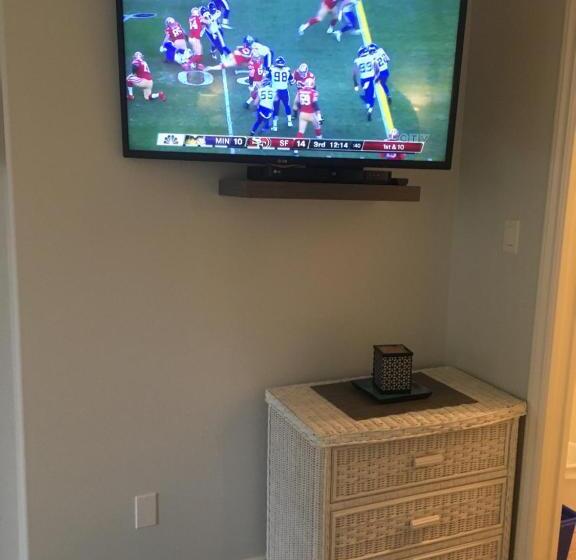 סוויטה, Long Lake Waterfront Bed And Breakfast