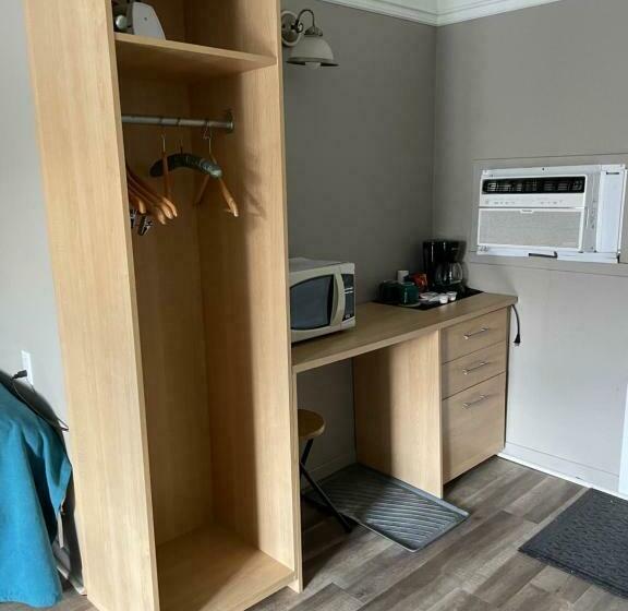 이코노미 룸, Motel Au P Tit Sapin