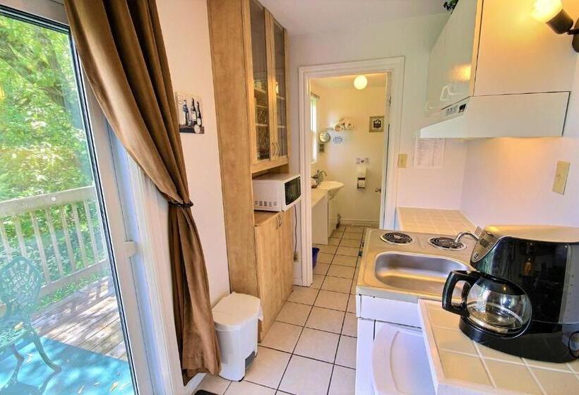 디럭스 스튜디오, Motel Des Deux Lacs