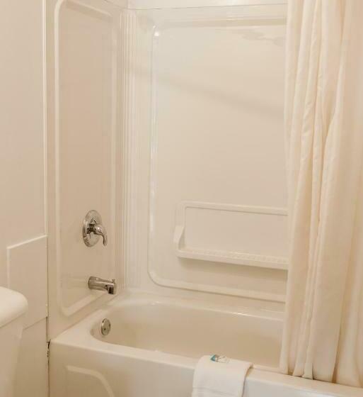 חדר קומפורט לשלושה, Paradise Motel