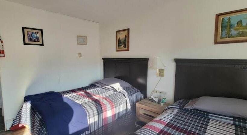 غرفه قياسيه سريرين مزدوجين, Southview Motel