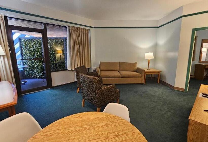 Suíte, The Cedars Inn Hotel & Convention Centre