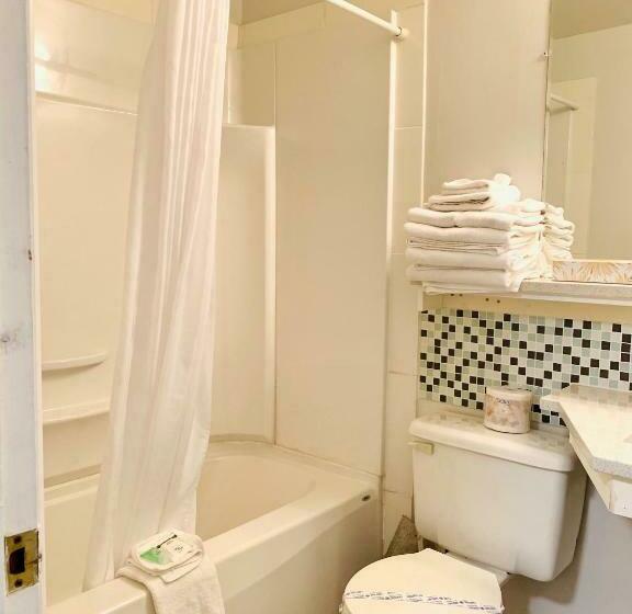 סוויטת 2 חדרי שינה, Traveler's Motel Penticton