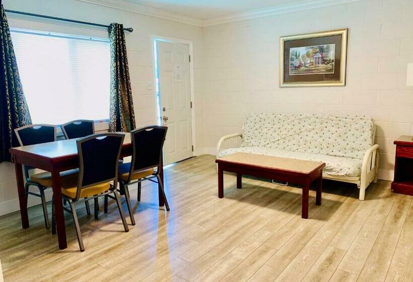 ２ベッドスイートルーム, Traveler's Motel Penticton