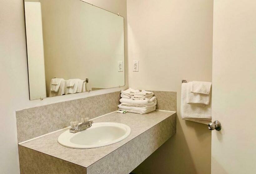 סוויטת 3 חדרי שינה, Traveler's Motel Penticton