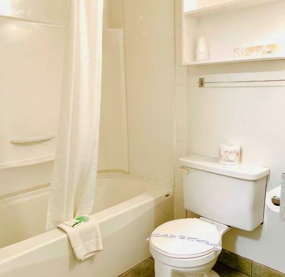 סוויטת 3 חדרי שינה, Traveler's Motel Penticton