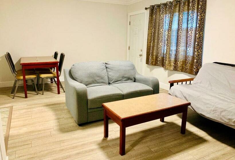 ３ベッドルームスイート, Traveler's Motel Penticton